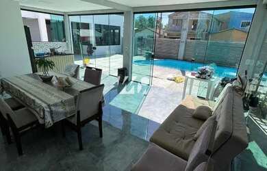 Imagem: A casa possui 3 Dormitórios, 2 Banheiros, 1 Vaga na garagem