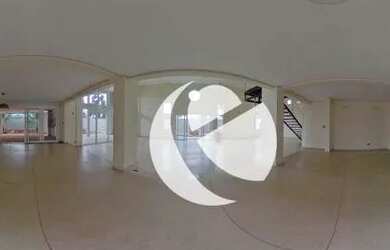 Imagem: A casa possui 5 Dormitórios, 5 Banheiros, 4 Vagas na garagem