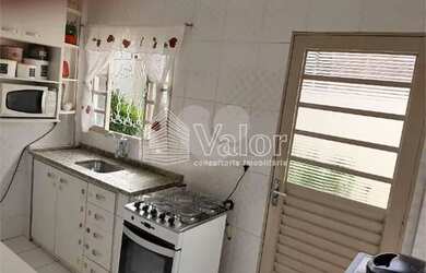 Imagem: A casa possui 3 Dormitórios, 1 Banheiro, 1 Vaga na garagem