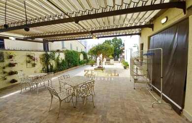 Imagem: A casa possui 3 Dormitórios, 5 Banheiros, 3 Vagas na garagem