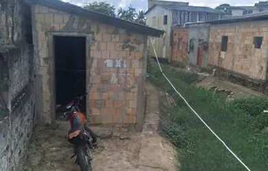 Imagem: A casa está localizado em Compensa, Manaus à venda por R$18.000