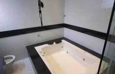 Imagem: A casa possui 3 Dormitórios, 1 Banheiro, 1 Vaga na garagem