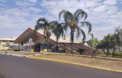 Imagem: A casa em condomínio possui 5 Dormitórios, 2 Banheiros, 4