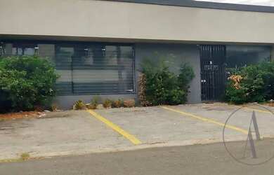 Imagem: O depósito possui 5 Vagas na garagem e 330m² de Área e está