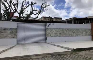 Imagem: A casa possui 2 Dormitórios, 1 Banheiro, 2 Vagas na garagem