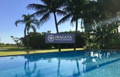 Imagem: A casa possui 4 Dormitórios, 5 Banheiros, 5 Vagas na garagem