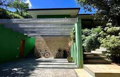 Imagem: A casa em condomínio possui 4 Dormitórios, 2 Banheiros, 5