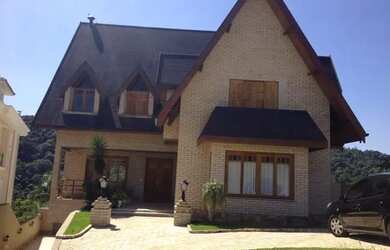 Imagem: A casa em condomínio possui 5 Dormitórios, 5 Banheiros, 5