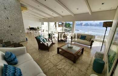 Imagem: A casa possui 3 Dormitórios, 5 Banheiros, 5 Vagas na garagem