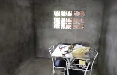 Imagem: Casa com três quartos, duas salas, dois banheiros, cozinha