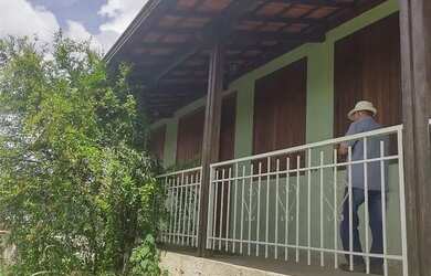 Imagem 3: Casa em Santa Luzia. Varanda, 2 Vagas na garageme4 Dormitórios