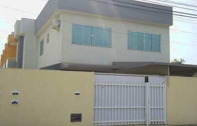 Imagem: A casa possui 3 Dormitórios, 1 Banheiro, 2 Vagas na garagem