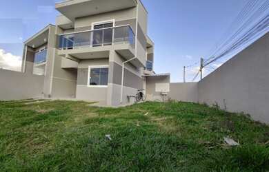 Imagem: A casa possui 3 Dormitórios, 2 Banheiros, 3 Vagas na garagem