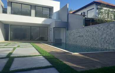 Imagem: A casa em condomínio possui 5 Dormitórios, 5 Banheiros, 2