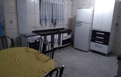 Imagem: A casa possui 2 Dormitórios, 1 Banheiro, 1 Vaga na garagem