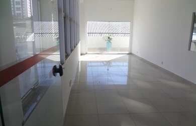 Imagem: O depósito possui 5 Vagas na garagem, 200m² de Área e está