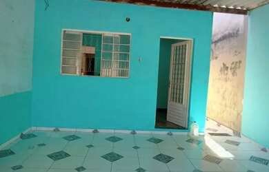 Imagem: A casa possui 2 Dormitórios, 1 Banheiro, 2 Vagas na garagem