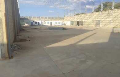 Imagem: O depósito possui 5 Vagas na garagem e 5000m² de Área e está