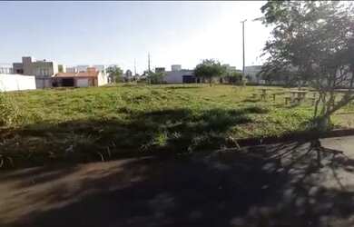 Imagem: O terreno e está localizado em Novo Mundo, Uberlândia à venda