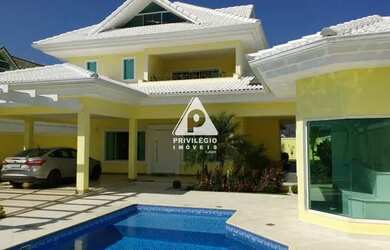 Imagem: A casa em condomínio possui 4 Dormitórios, 5 Banheiros, 4