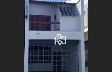 Imagem: A casa possui 3 Dormitórios, 3 Banheiros, 250m² de Área e