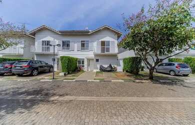 Imagem: A casa em condomínio à venda possui 4 Dormitórios, 5 Banheiros