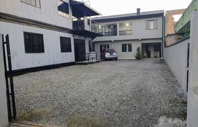 Imagem: A casa em condomínio possui 3 Dormitórios, 1 Banheiro, 1 Vaga