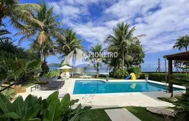 Imagem: A casa possui 5 Dormitórios, 5 Banheiros, 4 Vagas na garagem