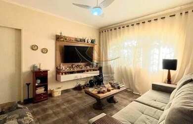 Imagem: A casa possui 3 Dormitórios, 3 Banheiros, 1 Vaga na garagem