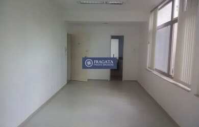 Imagem: O depósito possui 1 Vaga na garagem, 30m² de Área e está