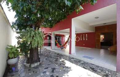 Imagem: A casa possui 4 Dormitórios, 4 Banheiros, 3 Vagas na garagem