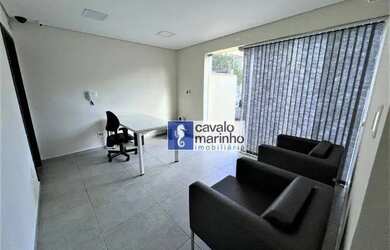 Imagem: O depósito possui 3 Vagas na garagem e 206m² de Área e está