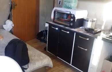 Imagem: A casa possui 1 Dormitório, 1 Banheiro, 2 Vagas na garagem