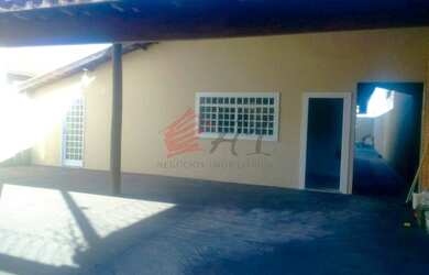 Imagem: A casa possui 2 Dormitórios, 2 Banheiros, 5 Vagas na garagem