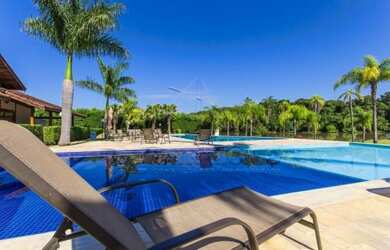 Imagem: A casa em condomínio possui 5 Dormitórios, 630m² de Área