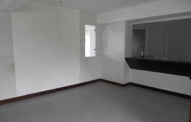 Imagem: O depósito possui 4 Vagas na garagem, 400m² de Área e está