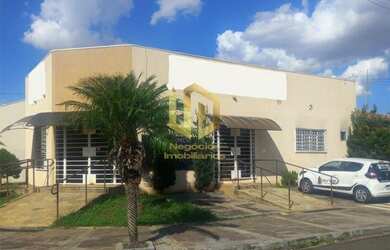 Imagem: O depósito possui 1 Vaga na garagem, 185m² de Área e está