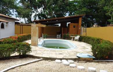 Imagem: A casa possui 3 Dormitórios, 3 Banheiros, 5 Vagas na garagem