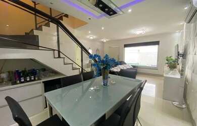 Imagem: A casa em condomínio possui 4 Dormitórios, 5 Banheiros, 2