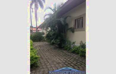 Imagem: A casa possui 5 Dormitórios, 5 Banheiros, 5 Vagas na garagem