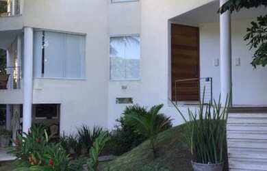 Imagem: A casa em condomínio possui 4 Dormitórios, 5 Banheiros, 3