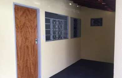 Imagem: A casa para alugar possui 2 Dormitórios, 2 Banheiros, 2 Vagas