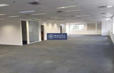 Imagem: O depósito possui 5 Vagas na garagem, 719m² de Área e está