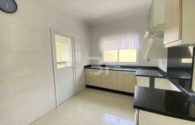 Imagem 12: Casa à venda ou locação por R$ 3.900/mês - Condomínio Portal das...