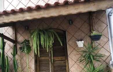 Imagem: A casa possui 3 Dormitórios, 3 Banheiros, 1 Vaga na garagem