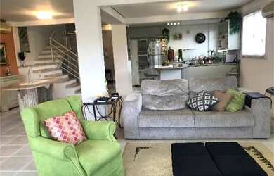 Imagem: A casa em condomínio possui 2 Dormitórios, 5 Banheiros, 3