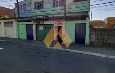 Imagem: A casa possui 4 Dormitórios, 1 Banheiro, 1 Vaga na garagem