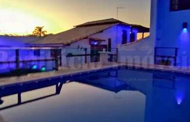 Imagem: A casa possui 4 Dormitórios, 5 Banheiros, 3 Vagas na garagem