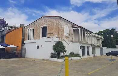 Imagem: O depósito possui 5 Vagas na garagem, 300m² de Área e está