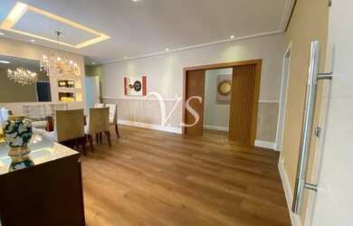 Imagem: A casa possui 4 Dormitórios, 5 Banheiros, 4 Vagas na garagem